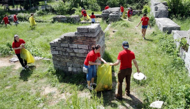 Siturile arheologice din Mangalia sunt mai curate - situriarheologice-1336914897.jpg