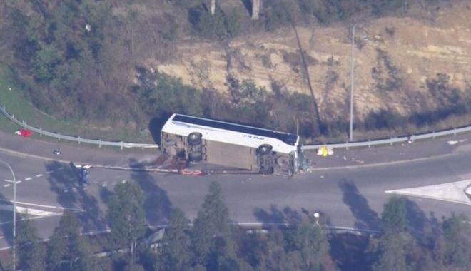 10 morți și 25 de răniți după ce un autocar cu nuntași s-a răsturnat. Este cel mai grav accident din ultimii 30 de ani