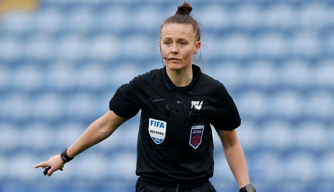 Rebecca Welch a devenit prima femeie care a arbitrat un meci din Premier League
