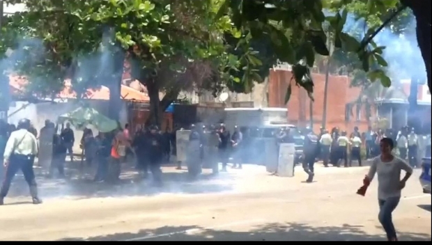 UN NOU INCENDIU MISTUITOR A UCIS 75 DE OAMENI - skynewsvenezuelaprisonriot426738-1522305541.jpg