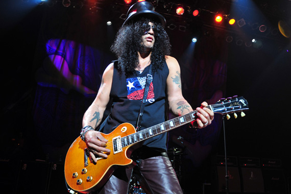 SLASH, pentru prima oară în România! - slashportada-1354029000.jpg