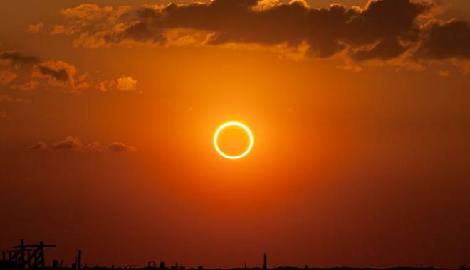 Eclipsa de Soare, vizibilă și din România, va afecta rețeaua electrică din Europa - slide25305116789-1426594676.jpg