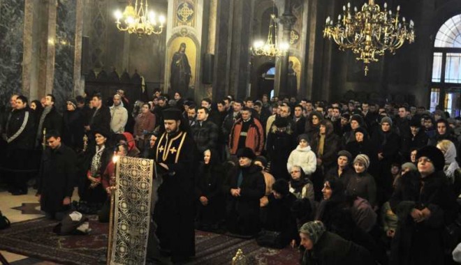 Programul slujbelor din Săptămâna Patimilor - slujbacanonului-1333960902.jpg