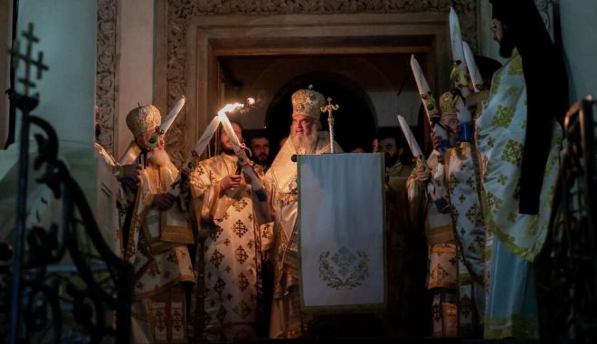 Patriarhul Daniel: Învierea Mântuitorului Iisus Hristos este vindecare de întristare - slujbadeinvieredepastipatriarhul-1619935837.jpg