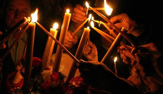 Lumina Sfântă de la Ierusalim a ajuns în România, la sărbătoarea Învierii Domnului - slujbapaste2-1462037125.jpg