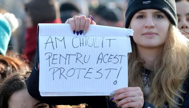 Smaranda, unul dintre simbolurile protestelor #Rezist, A MURIT la numai 18 ani - smarandaprotest-1540905072.jpg