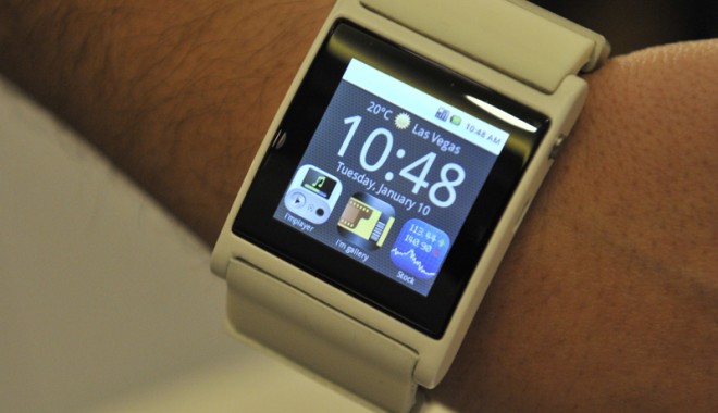 A apărut primul SmartWatch - smartphone la încheietura mâinii - smartwatch-1362321199.jpg