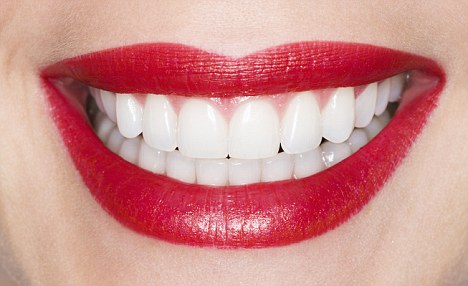 Trei metode naturale de a avea un zâmbet strălucitor - smile-1320099423.jpg