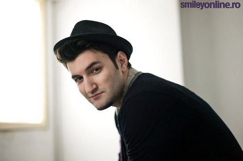 Smiley va face un clip cu fanii de pe Facebook - smiley3-1322597501.jpg