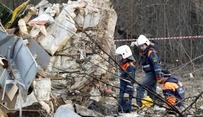 Polonia admite că piloții sunt vinovați pentru accidentul aviatic de la Smolensk - smolensk-1311688472.jpg