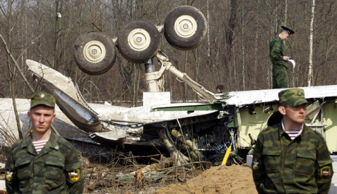 Urme de explozibil, descoperite pe epava avionului prăbușit la Smolensk - smolensk-1351600937.jpg