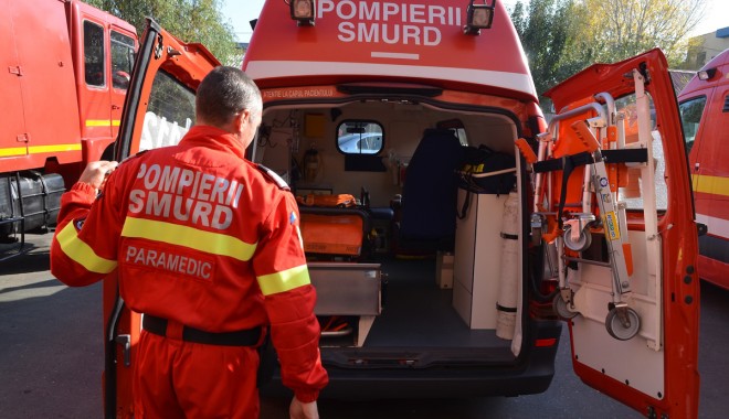 Accident groaznic în București. Două persoane au fost prinse sub un mal de pământ - smurd-1354973981.jpg