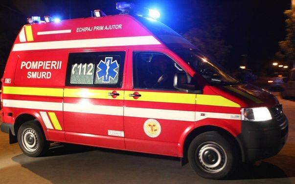 O persoană vrea să se arunce de pe podul rutier de la Medgidia - smurd-1372446945.jpg