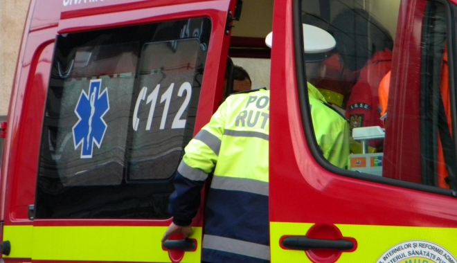 ACCIDENT GRAV. Microbuz școlar lovit de o mașină. Zece copii au fost spitalizați - smurd-1487853823.jpg