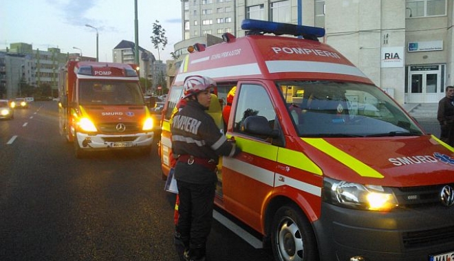 ACCIDENT GRAV! Doi morți și doi răniți, după ce o mașină condusă de un tânăr beat, fără permis, s-a răsturnat - smurd-1505633474.jpg