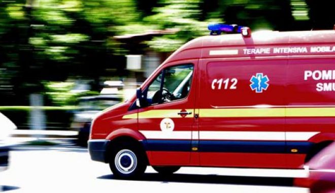 Accident GRAV: 5 victime, după ce un microbuz plin cu ELEVI a fost făcut praf de un TIR - smurd-1555148181.jpg