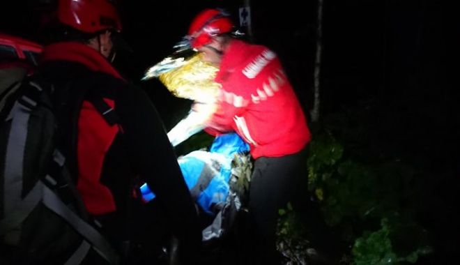 Pompierii lucrează de mai bine de 10 ore pentru scoaterea unei persoane decedate, descoperite într-un puț - smurd-1572638757.jpg