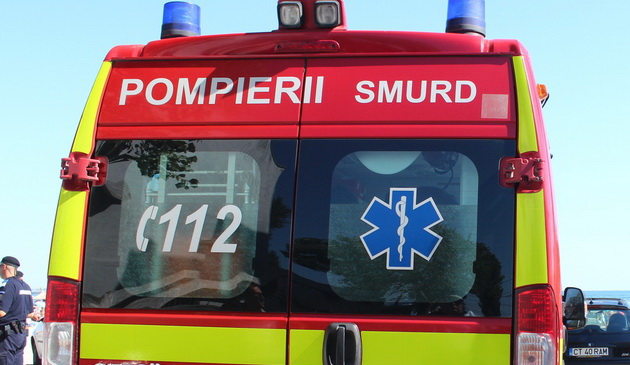 Un băiat de 14 ani a murit după ce a căzut de la balconul unei clădiri abandonate - smurd-1606382169.jpg