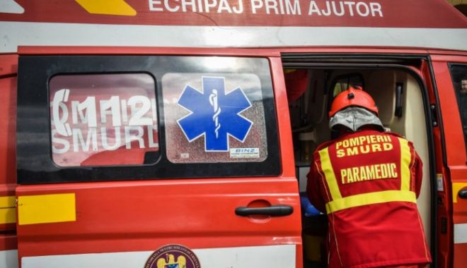 Pieton spulberat de două maşini, la ieşire din Constanţa - smurd-1607337668.jpg