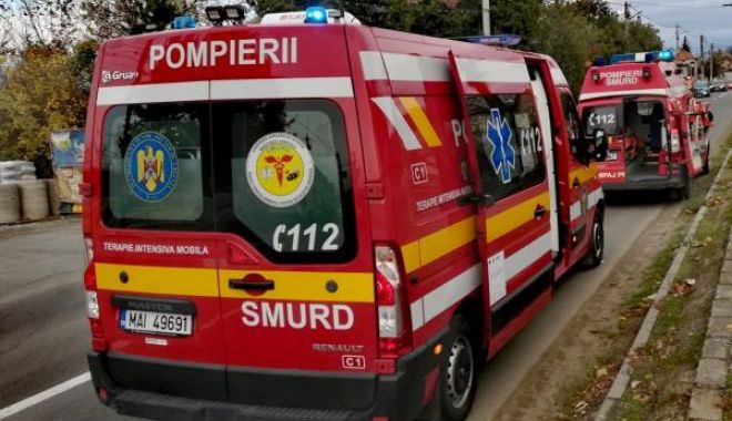Doi oameni au murit şi un copil de trei ani este în comă, în urma unui grav accident - smurd-1608741730.jpg