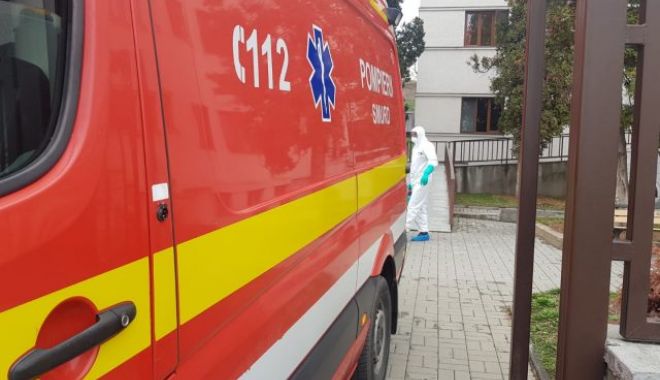 O elevă de 15 ani a anunțat că se sinucide și a sărit de la primul etaj al liceului - smurd-1642417925.jpg