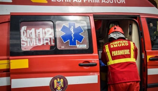 Accident rutier la Constanţa. Un adult şi un copil, transportaţi la spital de urgenţă - smurd-1683270110.jpg