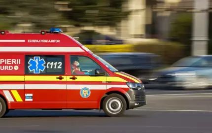 Accident rutier în zona podului de la Doraly din Constanța. Două mașini s-au lovit - smurd-1764413934.jpg