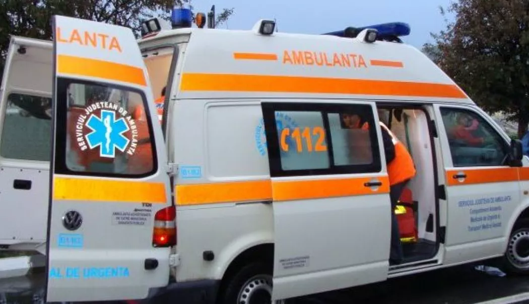 Un pieton a fost rănit după ce a fost lovit tramvai - smurd-buc-1773500934.webp