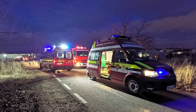 Un băiat de 17 ani a murit după ce mașina condusă de un șofer de 18 ani a intrat într-un copac - smurd2-1632555057.jpg