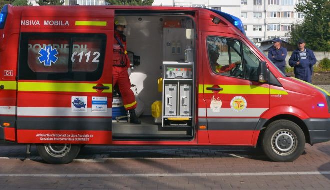 Un bărbat a murit, după ce a căzut de pe acoperișul unei biserici - smurdambulanta-1541254634.jpg