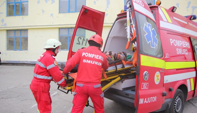 Oameni ai străzii, răniți într-o școală dezafectată din Cernavodă - smurddescarcerare31-1361524741.jpg