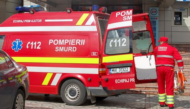 Un tânăr a chemat pompierii după ce a rămas cu mâna blocată sub pat. Bărbatul a vrut să ia telecomanda - smurdf-1531292429.jpg