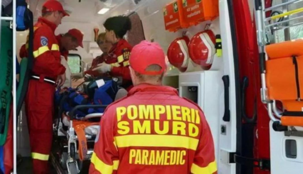 Un bărbat de 27 de ani și-a dat foc din greșeală încercând să-și aprindă o ţigară - smurdparamedic8116034729-1742380667.jpg
