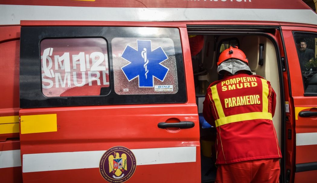 Militar împușcat în cap, transportat în stare foarte gravă la spital - smurdpompieri154qj1-1742798670.jpg