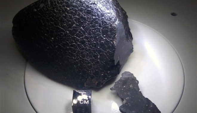 Meteorit de pe Marte, vechi de 2 MILIARDE DE ANI, descoperit în deșertul Sahara - snmeteorite87196800-1357305953.jpg