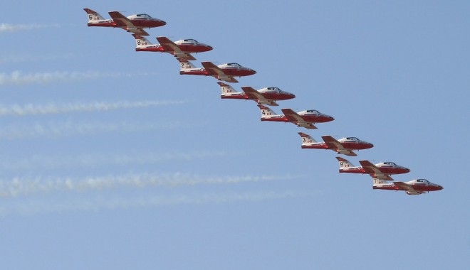 - Un airshow ritmat pe plaja Mangalia sau la Aeroportul Tuzla - - snowbirdpass-1373465575.jpg