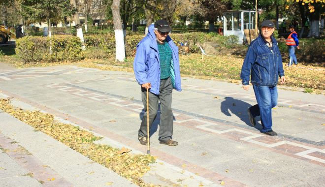 Soare şi maxime de 18 grade Celsius, joi şi vineri, la malul mării - soare2-1635965207.jpg