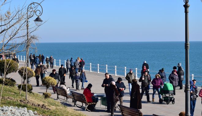 Soare şi maxime de 10 grade Celsius, în weekend, la malul mării - soaresimaxime-1644001379.jpg