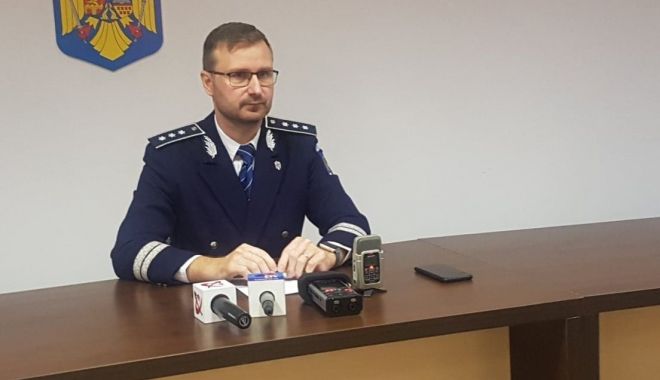 Nu mai au voie să se atingă de telefon! 