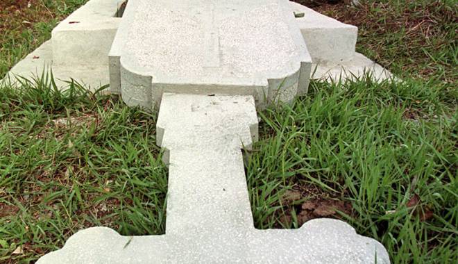 Groparii au jefuit un cadavru,  într-un cimitir  din județul Constanța - socantgroparijefuitcadavrucimiti-1429804285.jpg
