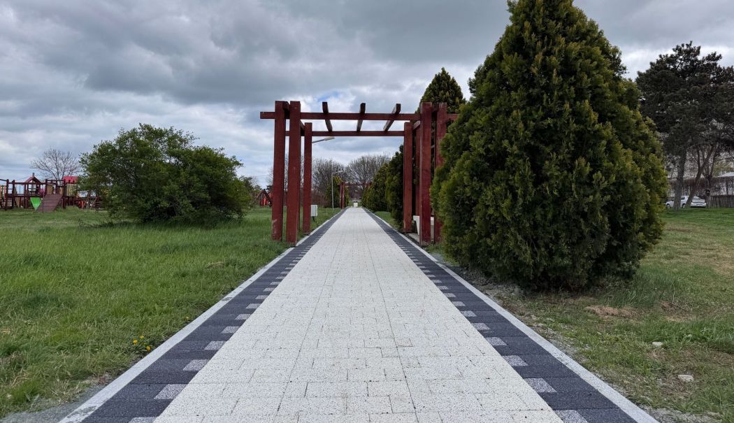 Primăria Techirghiol, aproape de a finaliza lucrările la aleile pietonale din parcul terapeutic - soceanu-alei-1743774352.jpg