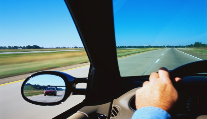 Conducea un autoturism fără a avea permis - sofer-1322127621.jpg