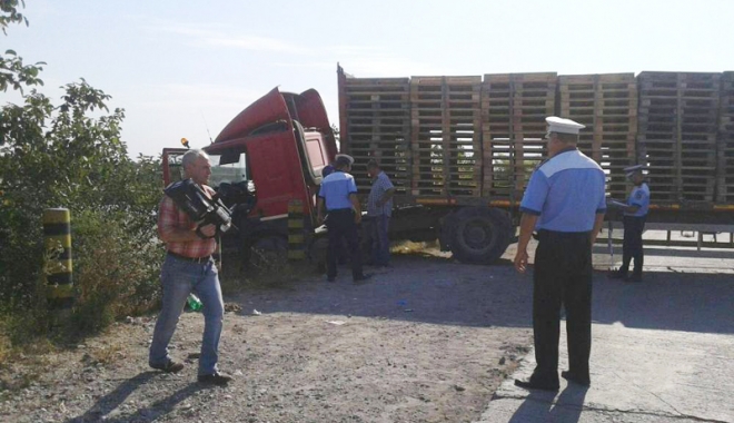 Șofer mort, după ce a fost strivit de propriul TIR. Uitase să tragă frâna de mână - sofer-1470845922.jpg