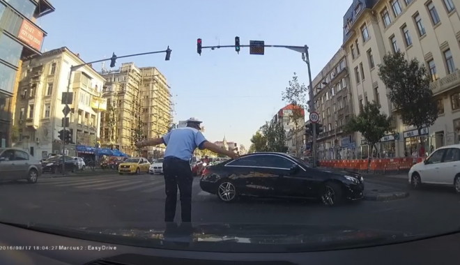 Video incredibil. POLIȚIST SFIDAT ÎN ULTIMUL HAL de ȘOFERUL UNUI BOLID. AGENTUL ȘI-A FĂCUT CRUCE! - sofer-1471514831.jpg