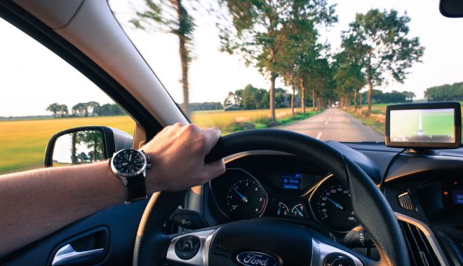 Un tânăr a rămas fără permisul de conducere la 49 de minute după ce l-a obținut - sofer-1542832707.jpg