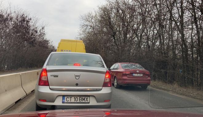 Aglomerație la intrare în Constanța. Cozile de mașini se întind pe kilometri - sofer-1608535814.jpg