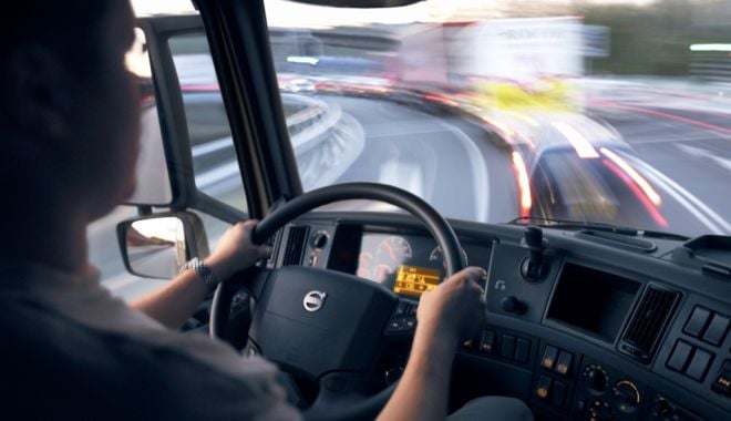 Marea Britanie vrea să schimbe regulile privind imigrarea pentru a rezolva criza şoferilor de camion - sofer-1630156216.jpg