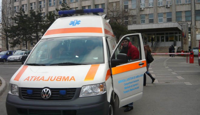 O persoană a căzut în mare, în Portul Constanța - soferambulanta133157827213498683-1483027446.jpg
