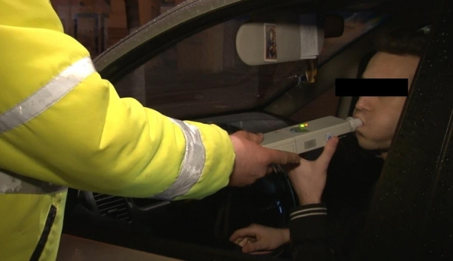 Șofer beat, cercetat în libertate după ce a lovit mașina poliției - soferbeat-1509113440.jpg
