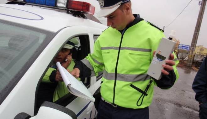Șofer beat și fugar, predat la poliție de nevastă. Riscă să fie arestat - soferbeatmortsifugar-1414516901.jpg